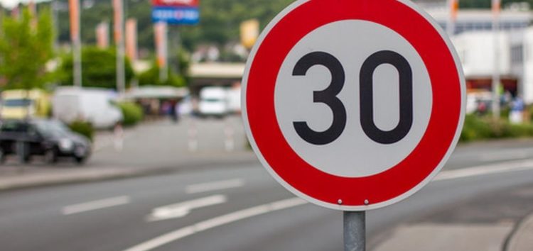В Париже снизили скорости до 30 км/час