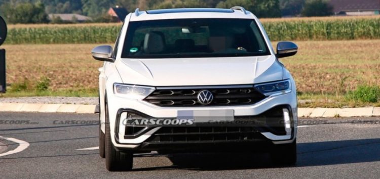 Шпионы разглядели обновленные версии VW T-Roc