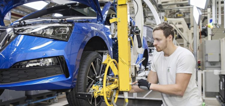 Volkswagen запустит завод по производству батарей