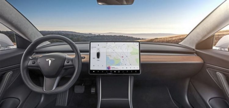 Tesla приостановила тестирование продвинутого автопилота