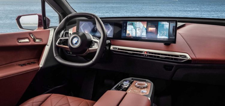 BMW производит новый складной руль