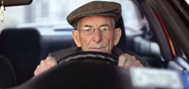 Мужчина в 91 год получил украинское удостоверение водителя