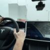 Энтузиаст сам заменил штурвал Tesla Model S на обычный руль от Model 3