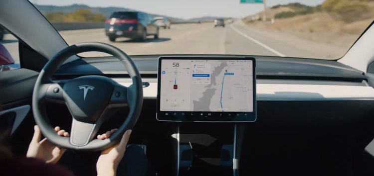 Автопилот Tesla научится в будущем экстренному маневрированию