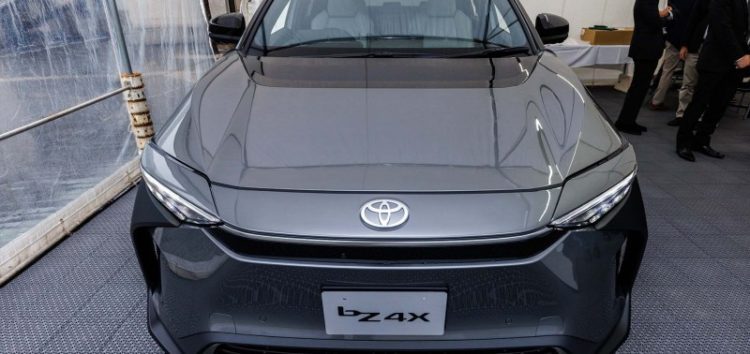 Toyota випустила електричного спадкоємця RAV4