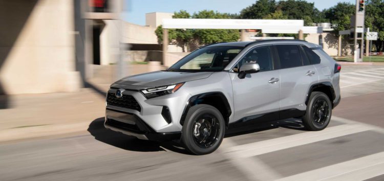 Гібридні автомобілі Toyota оснастять твердотільними батареями