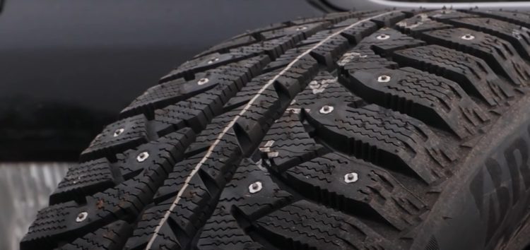 Чи є сенс від шипованої гуми взимку? (відео)