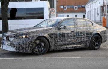 Электрифицированный BMW M5 случайно показали во время тестов