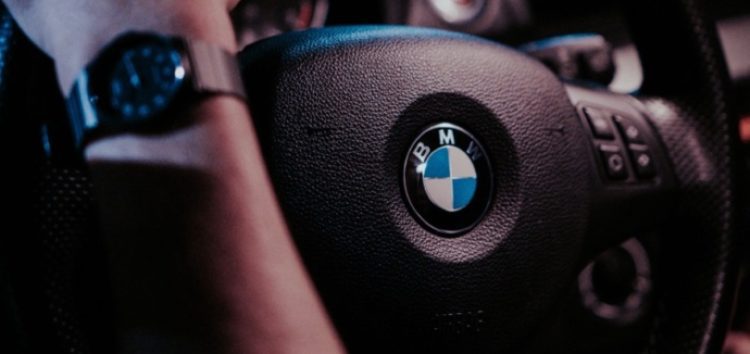 BMW патентує незвичайне кермо
