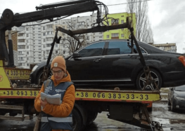 За несплату штрафів у Києві вилучили преміальний Mercedes