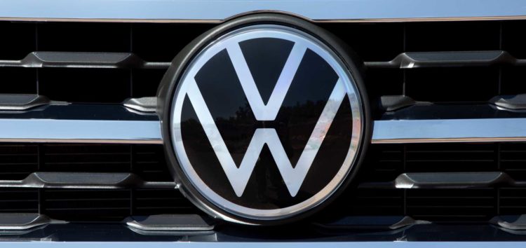 Новый седан Volkswagen заметили на тестах