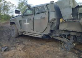 Украинский бронеавтомобиль выдержал наезд на мину