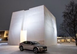 У Швеції побудували автосалон зі снігу