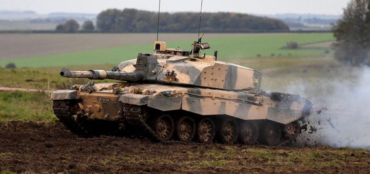 Після Польщі і Великобританія вирішила надати Україні танки