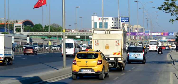 Турция увеличила срок пребывания украинских автомобилей
