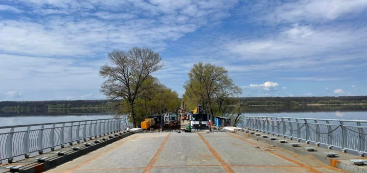 Проходят активные ремонтные работы на мосту между Черкасской и Полтавской областями