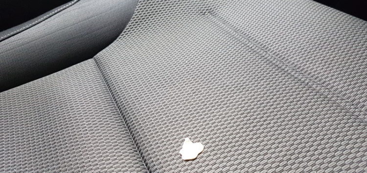 Jak usunąć gumę do żucia z fotela samochodowego