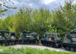 Шведські волонтери передали Україні броньовані «швидкі»