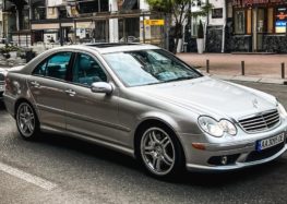 В Украине заметили очень редкий спортивный Mercedes-Benz 2000-х годов