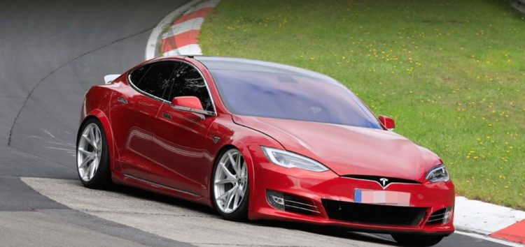 Tesla збільшила швидкість свого електромобіля