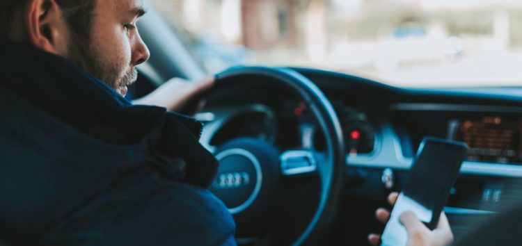 6 шкідливих звичок водія: Що не варто робити під час керування