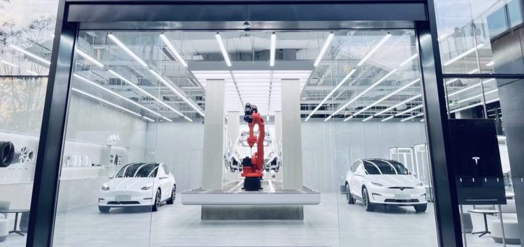 Tesla представила новий офлайн магазин “Giga Laboratory”