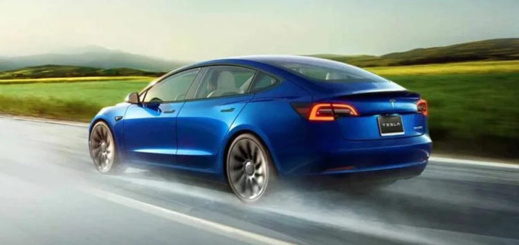 Tesla представила новую версию Model 3