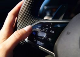 Volkswagen przyznaje się do błędu z przyciskami dotykowymi na kierownicy