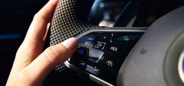 Volkswagen визнає помилку з сенсорними кнопками на рулі