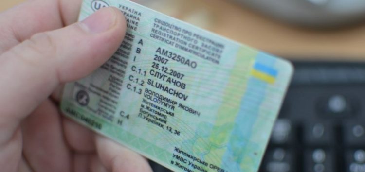 В некоторых странах продлили сроки признания украинских водительских удостоверений водителей