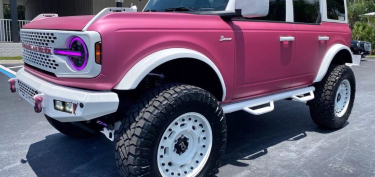 Из Ford Bronco сделали девчачий внедорожник в стиле «Барби»
