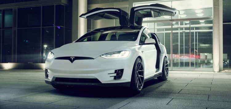 Tesla презентувала оновлення для електромобілів