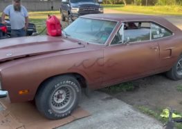 Знайдено покинуте культове американське авто 70-х в гаражі
