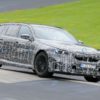 BMW активно тестирует гибридный M5 Touring на трассе Нюрбургринг