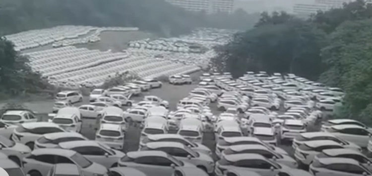 У Китаї виявили величезний цвинтар автомобілів