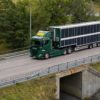 Scania показала електровантажівку, яка самостійно заряджається