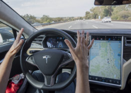 Tesla представила чергову версію Autopilot