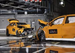 Mercedes-Benz вперше в історії зіштовхнув два електрокари (відео)