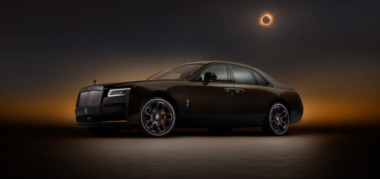 Rolls-Royce вывел на рынок элитный седан с «солнечным затмением»