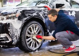 Как правильно мыть автомобиль и ничего не повредить