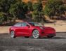 Оновлена Tesla Model 3 рятуватиме пішоходів