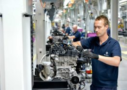 BMW завершила выпуск последнего двигателя V8 в Германии