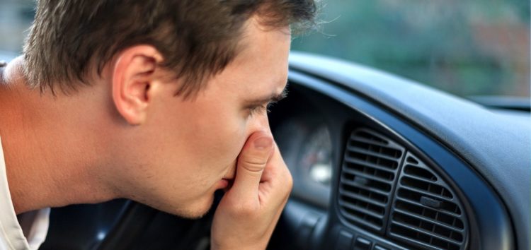 Неприятный запах в авто — как избавиться