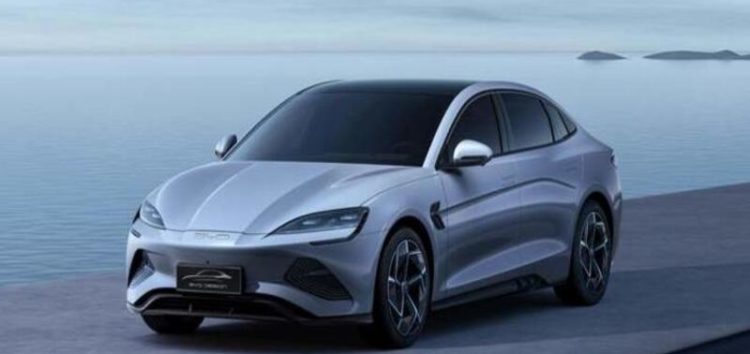 Китайський електромобіль може вперше стати “Автомобілем Року 2024”