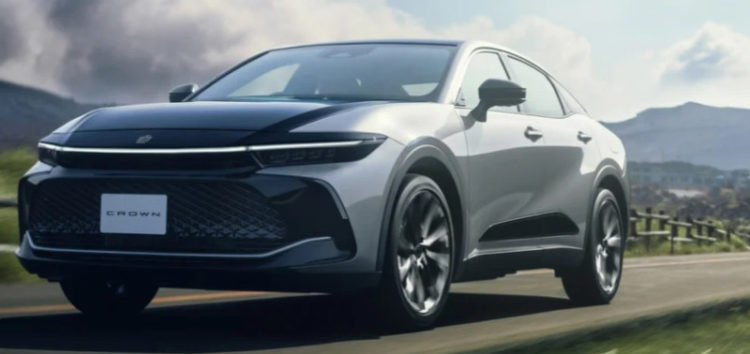 Toyota готується випустити високопродуктивну версію Crown