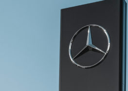 Mercedes-Benz стал самым дорогим брендом, обогнав Tesla