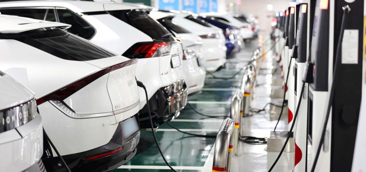 Семь автомобильных гигантов создают большую сеть зарядок для электрокаров