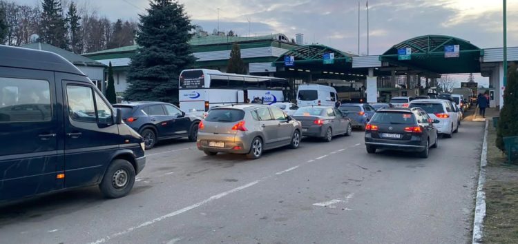 Правительство Украины упростило ввоз транспорта в качестве гумпомощи