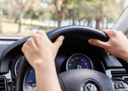 Чотири водійські помилки, які шкодять рульовій системі авто