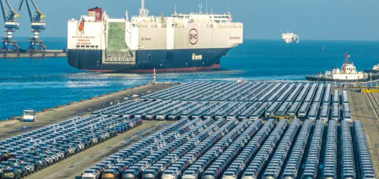 Китайские электромобили переполнили порты Европы